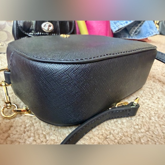 Tory Burch Emerson Round Crossbody Black Saffiano Gold Chain with tag - Picture 6 of 15